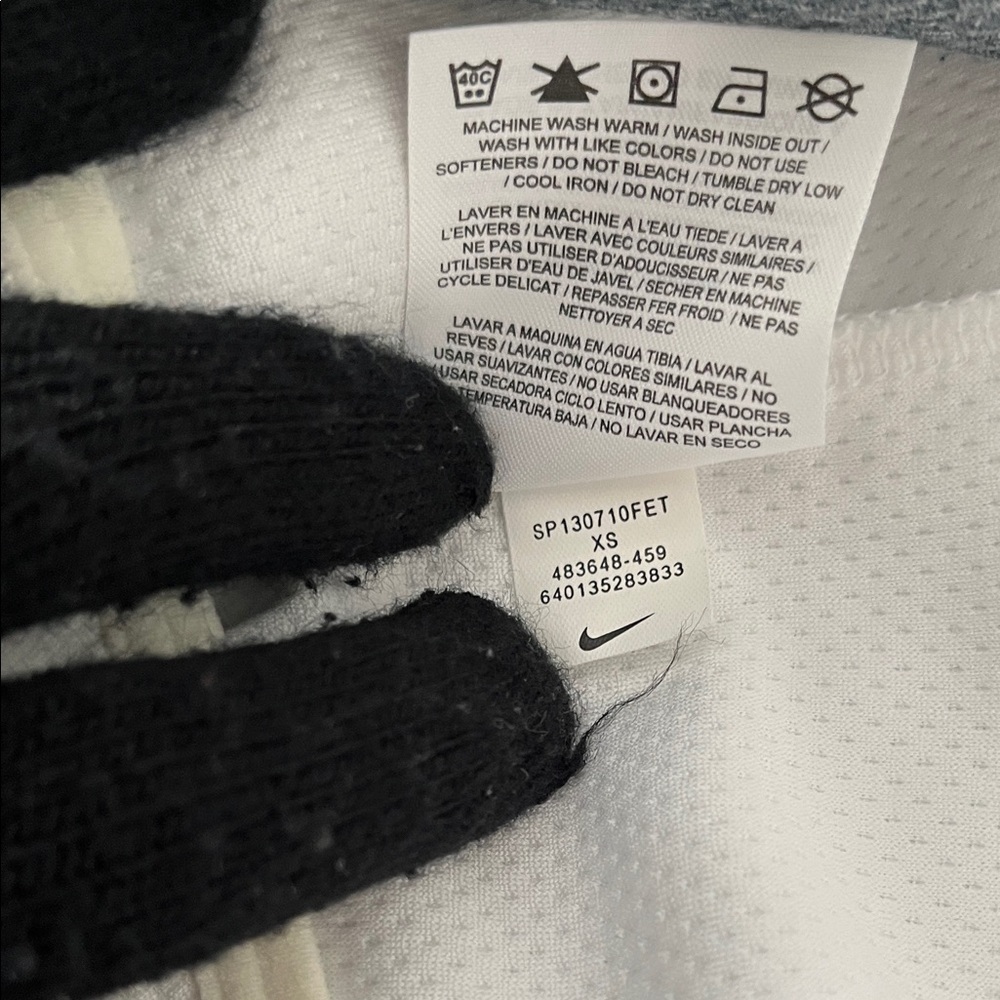 Nike Dri-Fit top - Picture 9 of 10